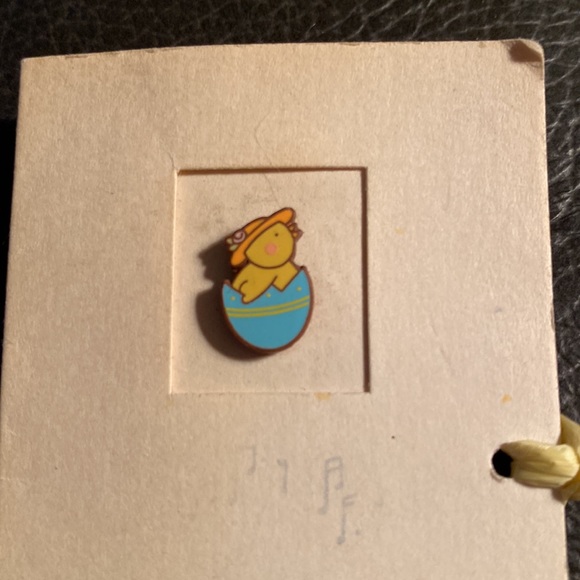 3 pins Sweet Little Things Enamel In Packaging - Picture 4 of 7